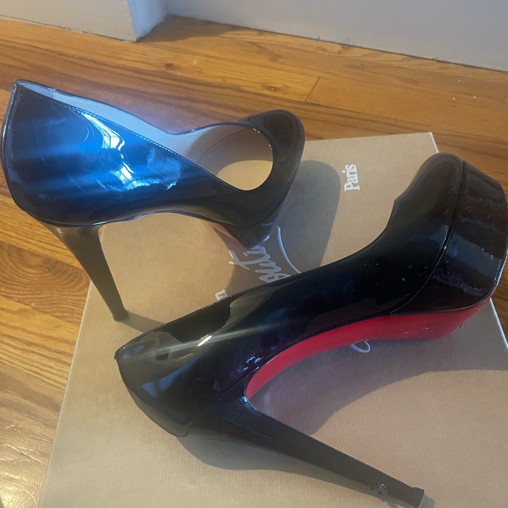Black Christian louboutin  shoes size 40 black paten leather